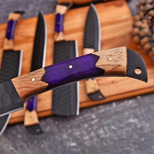 Ensemble de couteaux de chef japonais forgés à la main avec lame en acier Damas, manche en bois, finition mate pour une utilisation en cuisine - Product Image 2