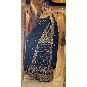 Salwar Kameez en tissu haut de gamme, pur micro-coton Chinnon, décontracté, avec broderie riche et design réversible, idéal pour toutes les saisons et les fêtes - Product Image 1