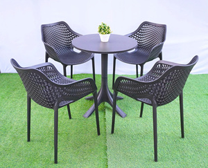 Silla de Jardín de Plástico Moldeada en Forma de Barco, Negra, de Alta Gama, Moderna, Impermeable y Cómoda, para el Consumidor Inteligente - Product Image 1