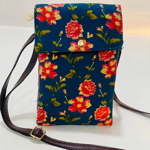 Sac bandoulière vintage Blossom Luxe moderne en velours doux avec fermeture magnétique, écologique, léger, mini, de créateur - Product Image 1