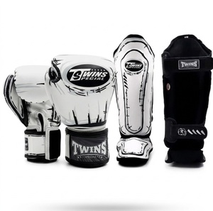 Ensemble de gants et protège-tibias MMA Twins en cuir de vachette premium, légers, respirants, avec fermeture auto-agrippante, pour l'entraînement de boxe et les arts martiaux - Product Image 1