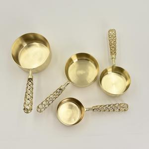 Offre Spéciale : Ensemble de tasses et cuillères doseuses en acier inoxydable doré PVD avec poignée en résine, compatible lave-vaisselle, produit écologique pour l'hôtellerie - Product Image 3