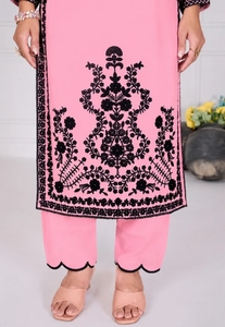 Conjunto de Kurta KV Rosa Bordado en Georgette, Estilo Indio-Pakistaní, Manga Larga, Largo hasta el Suelo, con Diseño Floral, Elegante para Fiestas y Bodas - Product Image 3