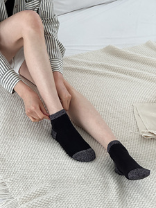 Chaussettes courtes pour femmes, couleur unie, mélange de coton, respirantes, usage quotidien, style classique, bordure pailletée, noir, blanc, gris, beige - Product Image 5