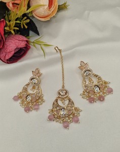 Ensemble de bijoux élégant en pierres précieuses Kundan, collier en pierres précieuses plaqué or avec des gouttes de perles, ensemble de collier avec boucles d'oreilles et mangtika pour mariage, pour femmes - Product Image 4
