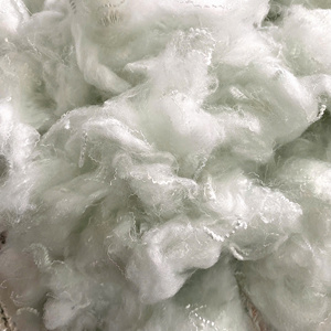 Fibres courtes de polyester recyclé, 100 % provenant de fragments de bouteilles PET, couleur blanc pur, tailles 32 mm-102 mm, 1,2D-15D, qualité AA/A/B. - Product Image 4