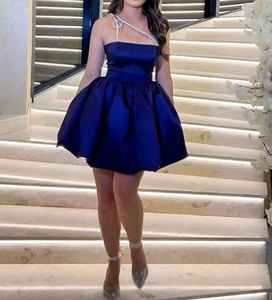 Robe de soirée mini asymétrique en satin ornée de strass avec soutien-gorge intégré pour femme - Product Image 3