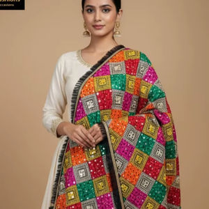 Dupatta Phulkari Fait Main, Couleurs et Motifs Assortis, Écharpes Légères Faites à la Main, Dupatta Indienne, Cadeau de Mariage Indien - Product Image 3