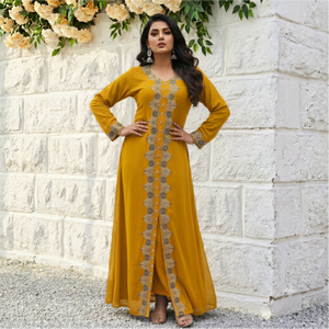 Kaftan en pierre rouge rubis avec broderie dorée |   Robe maxi marocaine de luxe pour l'Aïd, les fêtes et les mariages - Product Image 2