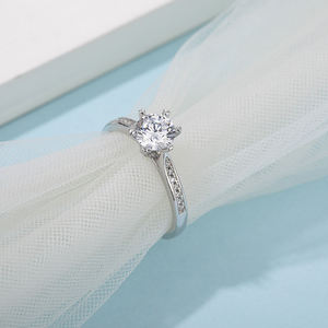 Bague de fiançailles classique en diamant taille brillant, or massif 18 carats plaqué rhodium, sertissage à griffes, bande pavée, certifiée IGI, bijoux unisexe - Product Image 2