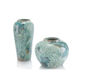Vases contemporains en poterie vert mousse de mer, hauts, coniques et ronds, style globe, supports floraux terreux, décoration chic côtier pour salon - Product Image 3