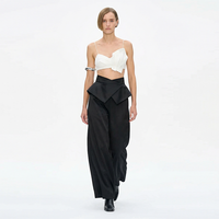 Nouvelle Collection – Top Camisole Femme Sexy Blanc à Bretelles Fines, Volants et Ourlet Peplum Asymétrique Tissé – Idéal Été – Vente en Gros Personnalisée