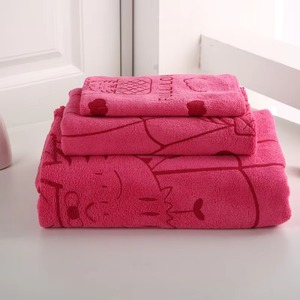 Serviette de toilette en coton doux de qualité supérieure pour salon, spa, salle de sport, hôtel – Vente en gros, impression de dessins animés violets - Product Image 3