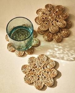 Sous-verre en rotin tressé à la main, design moderne et élégant, motif spirale naturelle en forme de pétale, pour table à manger, boissons et décoration intérieure stylée - Product Image 4