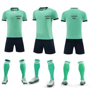Vêtements de football professionnels, fabricant de tenues de football personnalisées, ensemble maillot et short d'équipe, vêtements de sport légers et durables - Product Image 3