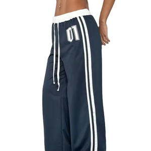 Vêtements de cérémonie avec tissu lisse, couleur unie, design élégant et raffiné, pantalon pour femmes avec coupe ajustée, conçu pour le bureau - Product Image 3