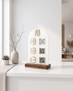 Support de signalétique vertical élégant en acrylique avec base en bois pour la publicité en magasin et les outils de marketing sur les réseaux sociaux - Product Image 1