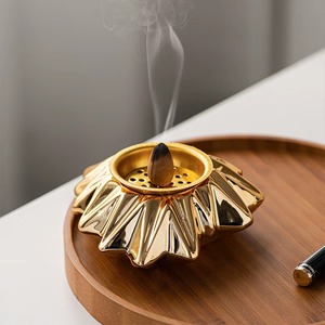 Brûleur d'encens en céramique de qualité assurée, forme de fleur, or et blanc, décoration aromathérapie, utilisation toute saison - Product Image 6