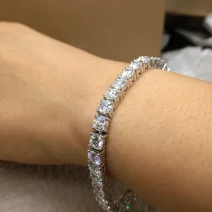 Pulsera de Tenis Tishya con Diamantes de Moissanita de Corte Redondo de 15 Quilates en Plata de Ley 925 con Acabado Chapado en Oro, Unisex - Product Image 2