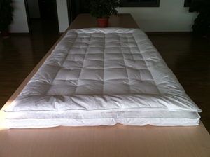 Surmatelas rafraîchissant matelassé en microfibre blanche 400TC, pliable, couleur unie, toutes saisons, usage domestique, lavable en machine - Product Image 5