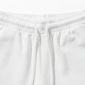 Pantalones Cortos Extra Grandes para Hombre. Confeccionados con una mezcla de algodón y forro polar de alta densidad y transpirable, estos shorts ofrecen un estilo sofisticado y relajado. - Product Image 2