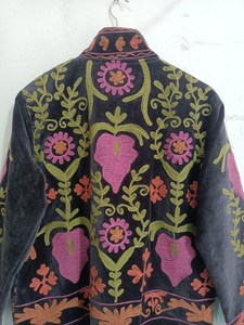 Hermosa Chaqueta de Mujer con Bordado Suzani en Terciopelo Negro, Estilo Boho Étnico, Chaqueta Floral de Invierno para Mujer - Product Image 5