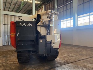 Cosechadora de Arroz Kubota DC120X de 120HP Fabricada en Tailandia, Máquina de Alto Rendimiento con Transmisión por Engranajes y Sistema de Giro Automático K-Turn - Product Image 1