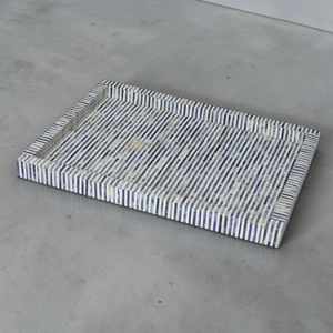 Bandeja de lujo con incrustaciones de hueso y diseño floral intrincado para sala de estar, disponible al mejor precio del mercado. - Product Image 3