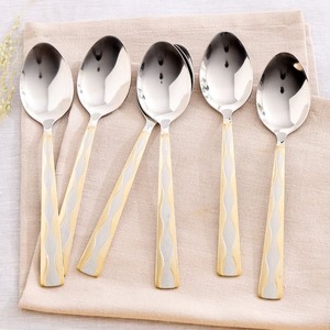 Ensemble de couverts en métal pour table de cuisine moderne, paire de fourchettes de service, conçues pour des besoins de repas haut de gamme - Product Image 6