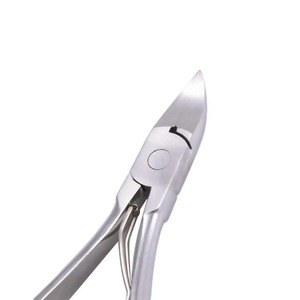 BAFA SURGICAL INSTRUMENTS Coupe-ongles professionnels en acier inoxydable 12,5 mm, lame courbée, pointe acérée, style classique pour les ongles - Product Image 2