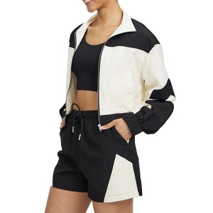 Vente en gros de coupe-vent personnalisés pour femmes, ensembles de survêtements coupe-vent color block, ensembles courts zippés, coupe-vent en nylon pour femmes - Product Image 2