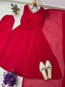 Robe longue en mousseline de soie rouge avec encolure en strass, tenue ethnique traditionnelle de boutique pour mariage et fiançailles, robe à manches longues pour femme - Product Image 5