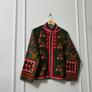 Blouson bomber en velours tricoté brodé Suzani rose, style hippie vintage, manteau chaud d'hiver, motif floral, cadeau pour elle - Product Image 1