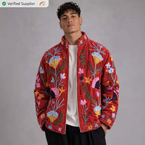 Chaqueta Acolchada de Terciopelo Rojo Bordada con Patrón Floral, Abrigo Reversible de Invierno de Manga Larga para Mujer, Prenda Exterior 100% Algodón Hecha a Mano - Product Image 3
