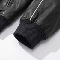 Blouson aviateur en cuir noir et blanc avec passepoil |   Blouson bomber à boutons-pression et passepoil |   Manteau en simili cuir streetwear |   Fabricant OEM personnalisé