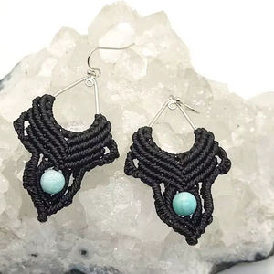 Pendientes de Macramé Negros Hechos a Mano con Amazonita, Pendientes Colgantes Boho con Piedras Preciosas, Joyería Artesanal con Cuentas Azules Naturales, Regalo para Ella - Product Image 1