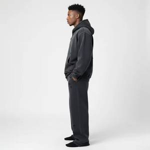 Survêtements de haute qualité personnalisés en polyester/coton, imprimés délavés à l'acide, avec trous déchirés, logo gaufré, style usé, comprenant un sweat à capuche et un pantalon de jogging - Product Image 2