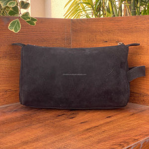 Trousse de toilette de voyage en cuir suédé personnalisée pour femmes, trousse de toilette de luxe à suspendre pour hommes et femmes - Product Image 5