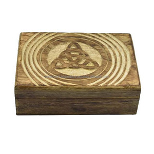 Boîte décorative en bois de qualité supérieure Triquetra Sculpture sur le dessus Parfait pour le stockage de bijoux à un prix compétitif - Product Image 3