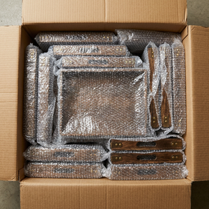 Plateau de service artisanal en bois rectangulaire avec coins rivetés en laiton, vente en gros, personnalisable OEM ODM, DECORYUG - Product Image 4