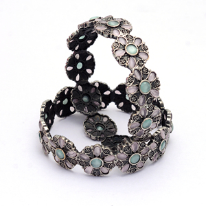 Juego de brazaletes Kada de latón chapado en plata antigua hechos a mano para mujer, joyería étnica india para bodas y compromisos. - Product Image 4