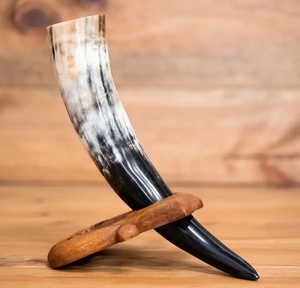 Cuerno Natural para Beber Hecho a Mano de Primera Calidad, Cuerno Auténtico Estilo Vikingo para Cerveza y Sidra, Disponible para la Venta - Product Image 2