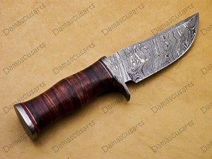 Couteau de chasse et de survie artisanal en acier Damas forgé, lame fixe, avec manche en bois de qualité supérieure. - Product Image 3