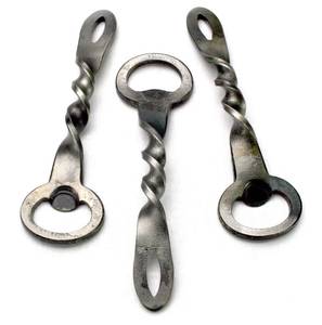 Décapsuleur porte-clés en fonte de qualité supérieure, écologique, à bords lisses, avec logo personnalisé, vente en gros, souvenir métallique personnalisé, 3 lames - Product Image 1