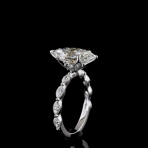 Anillo de compromiso de moissanita en forma de lágrima de 2 quilates con certificación IGI, piedra lateral marquesa y banda retorcida, chapado en oro de 18 quilates - Product Image 4