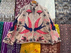 Chaqueta Reversible de Algodón Acolchado Suzani Hecha a Mano, Ecológica, para Mujer, Nueva Llegada - Product Image 4