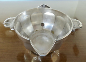 Salsera Clásica de Metal Pulido con Dos Asas, Tazón Festoneado y Boquilla para Servir, Accesorios de Comedor para el Hogar, Molde de Acero Inoxidable - Product Image 3