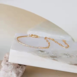Pulsera de tenis clásica chapada en oro de 14 quilates con diamantes y moissanita, joyería delicada para bodas, regalo perfecto para damas de honor - Product Image 3
