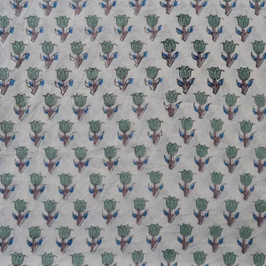 ผ้าฝ้ายพิมพ์ลายดอกไม้สีขาวและสีเขียวด้วยเทคนิคแฮนด์บล็อก |   วัสดุสำหรับวิ่งบูต้าขนาดเล็ก - Product Image 1