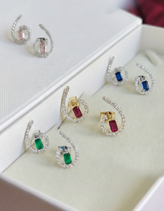 Boucles d'oreilles clous SARVOTTAM en or 9 carats, luxe, rubis octogonaux naturels et diamants, sertissage clos et micro-pavé, bijoux fins - Product Image 2